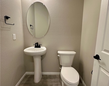 10216 Ullom Drive - Photo Thumbnail 6