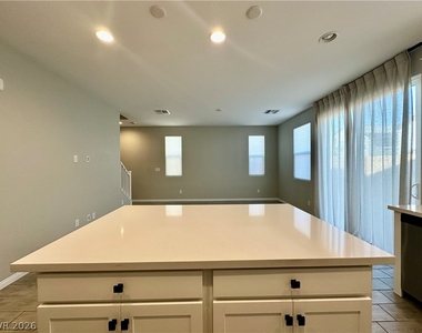 10216 Ullom Drive - Photo Thumbnail 5