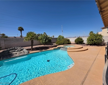 6323 Mahogany Peak Avenue - Photo Thumbnail 11