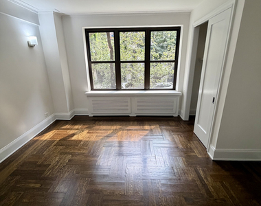 137 East 38th Street - Photo Thumbnail 3