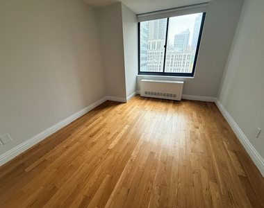 West 48th Street - Photo Thumbnail 6