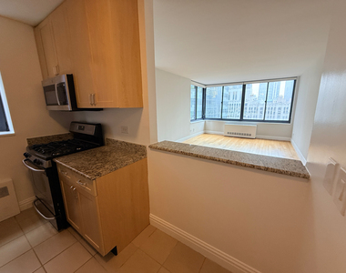 West 48th Street - Photo Thumbnail 4