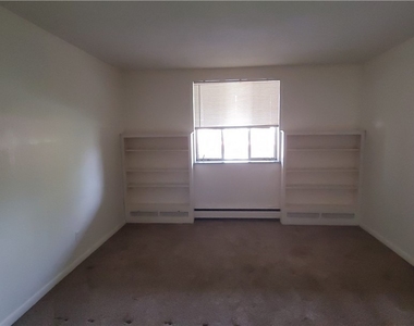 1100 East Avenue - Photo Thumbnail 7