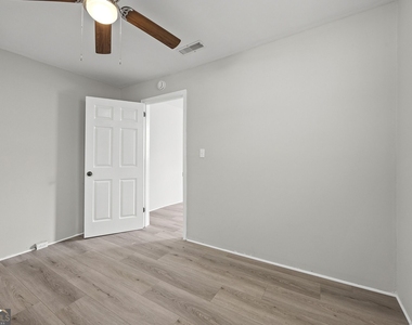 212 Cordele Avenue - Photo Thumbnail 3