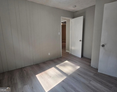 4528 Shadow Lawn Drive - Photo Thumbnail 6