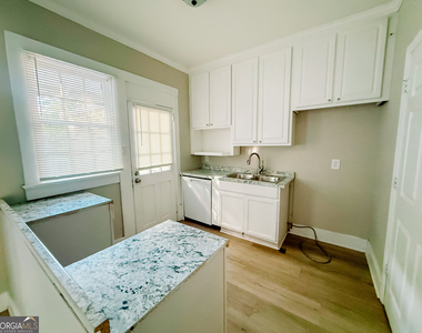 967 Glenridge Drive - Photo Thumbnail 2
