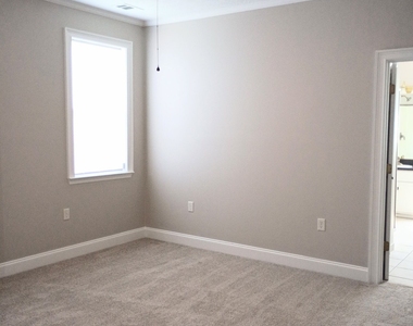 814 11th Street - Photo Thumbnail 17