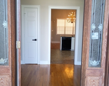 814 11th Street - Photo Thumbnail 2