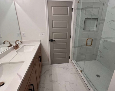 1355 Sydney Oaks Drive - Photo Thumbnail 10