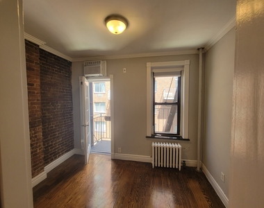 219 East 23rd Street - Photo Thumbnail 4