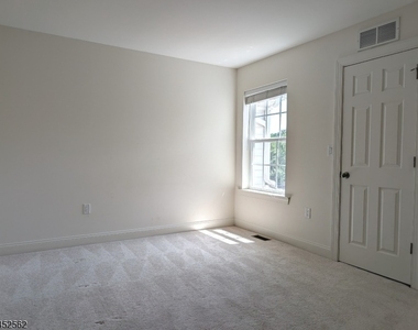 68 Autumn Ln - Photo Thumbnail 8
