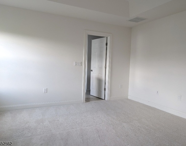 68 Autumn Ln - Photo Thumbnail 5