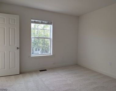 68 Autumn Ln - Photo Thumbnail 11