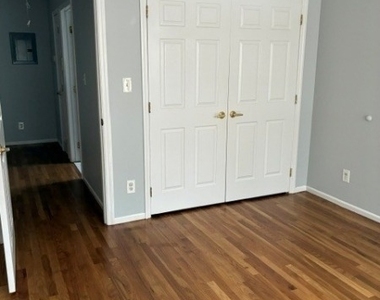 155 Fairview Ave - Photo Thumbnail 7