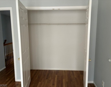 155 Fairview Ave - Photo Thumbnail 5