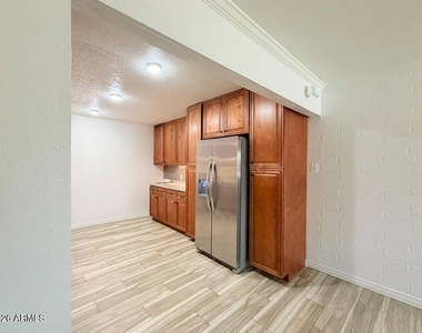 3033 W Caribbean Lane - Photo Thumbnail 7