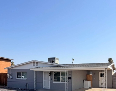3033 W Caribbean Lane - Photo Thumbnail 2