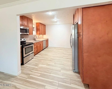 3033 W Caribbean Lane - Photo Thumbnail 6