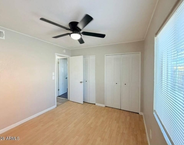 3033 W Caribbean Lane - Photo Thumbnail 12