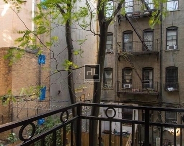 East 7 Street - Photo Thumbnail 2