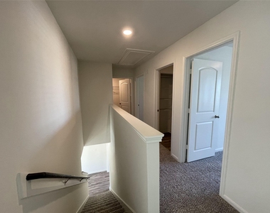 2103 Hialeah Drive - Photo Thumbnail 22