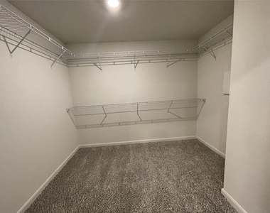 2103 Hialeah Drive - Photo Thumbnail 17