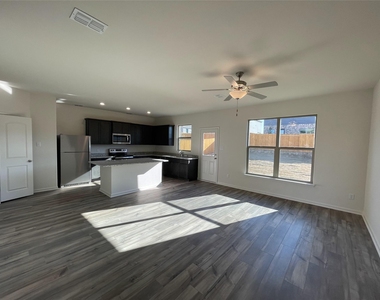 2103 Hialeah Drive - Photo Thumbnail 7