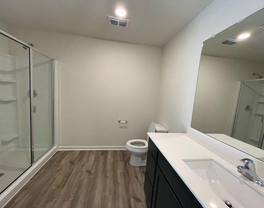 2103 Hialeah Drive - Photo Thumbnail 15