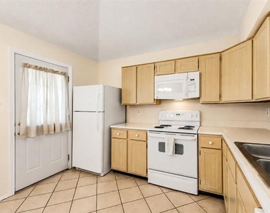 2332 Chestnut Way - Photo Thumbnail 6