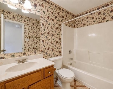 2332 Chestnut Way - Photo Thumbnail 8