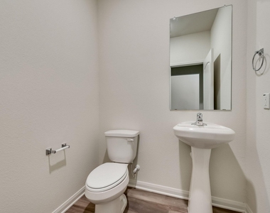 644 Aqueduct Drive - Photo Thumbnail 9