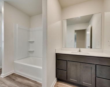 644 Aqueduct Drive - Photo Thumbnail 8
