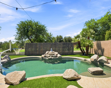 15341 W Maui Lane - Photo Thumbnail 5