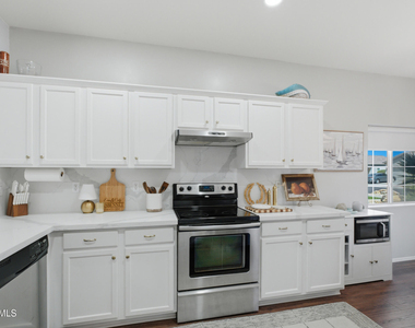 15341 W Maui Lane - Photo Thumbnail 22
