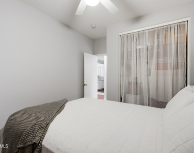 15341 W Maui Lane - Photo Thumbnail 10