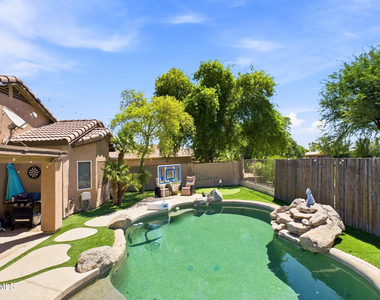 15341 W Maui Lane - Photo Thumbnail 7