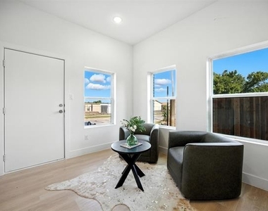 312 N Lancaster Avenue - Photo Thumbnail 5