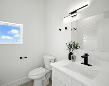 312 N Lancaster Avenue - Photo Thumbnail 27