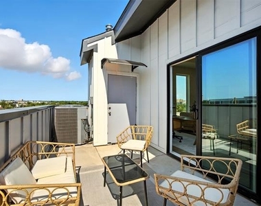 312 N Lancaster Avenue - Photo Thumbnail 3