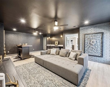 2833 Meadowbrook Drive - Photo Thumbnail 19