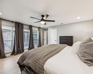 2833 Meadowbrook Drive - Photo Thumbnail 28
