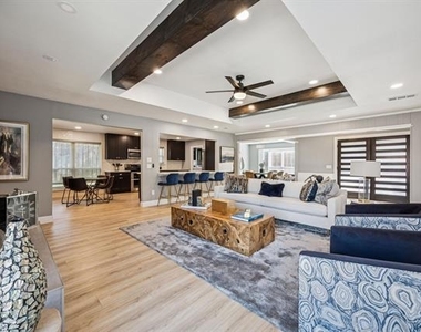 2833 Meadowbrook Drive - Photo Thumbnail 6