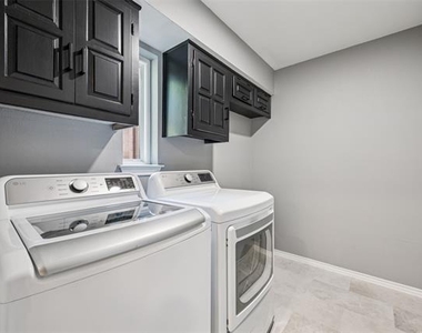 2833 Meadowbrook Drive - Photo Thumbnail 15