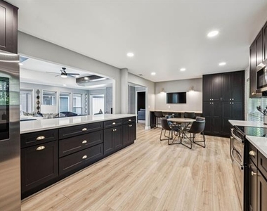 2833 Meadowbrook Drive - Photo Thumbnail 9