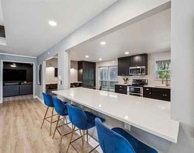 2833 Meadowbrook Drive - Photo Thumbnail 14