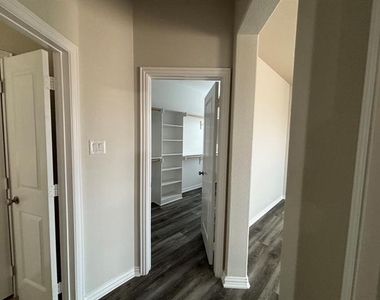 352 Emerald Creek Drive - Photo Thumbnail 2