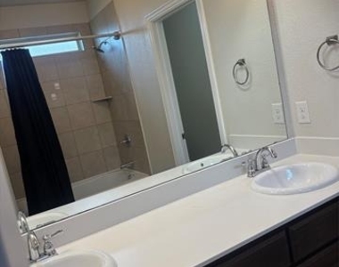 352 Emerald Creek Drive - Photo Thumbnail 7