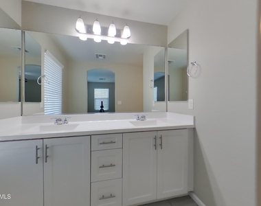 12564 W Hummingbird Terrace - Photo Thumbnail 8