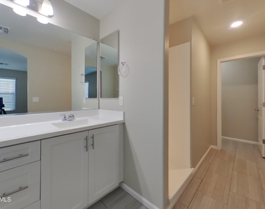 12564 W Hummingbird Terrace - Photo Thumbnail 9