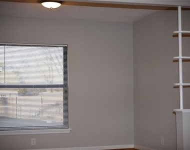 6123 Belgrade Avenue - Photo Thumbnail 8